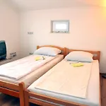 Hostel Room ホステル *