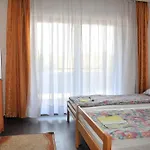 Hostel Room ホステル *