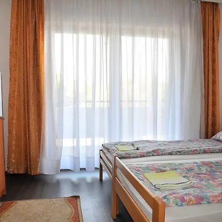 Hostel Room ホステル *